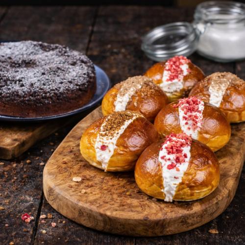 . Базове м’яке здобне тісто для пирогів та булочок. Італійські булочки марітоці. Дріжджовий пиріг з вишнями.